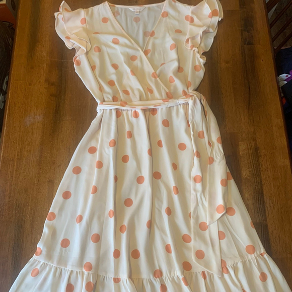 LC Lauren Conrad Dresses & Skirts - Lauren Conrad Dress Large White Peach Polka Dots Faux Wrap MIDI Flutter Sleeves